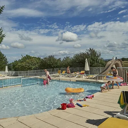 Bungalow 4 Pers. Semi-detached Villa Lanzac